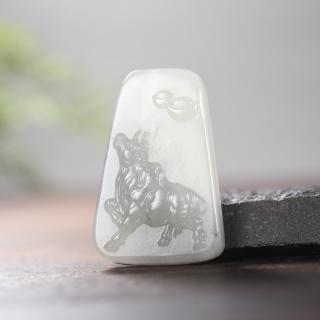 疆友 孤品 和田玉青花籽料牛生肖吊坠 玉礼物 扭转乾坤挂件 15克