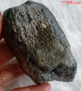 3724和田玉淡墨青花戈壁料原石303克
